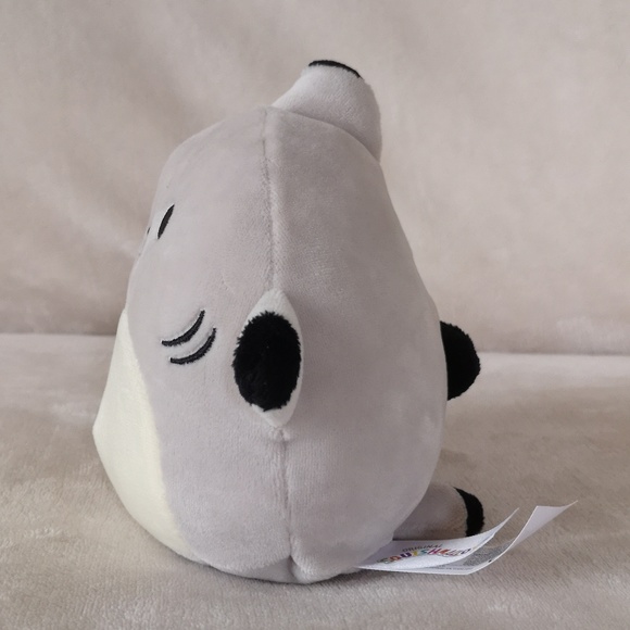 Gordon The Gray Shark 5 inches Squishmallow - Picture 2 of 4